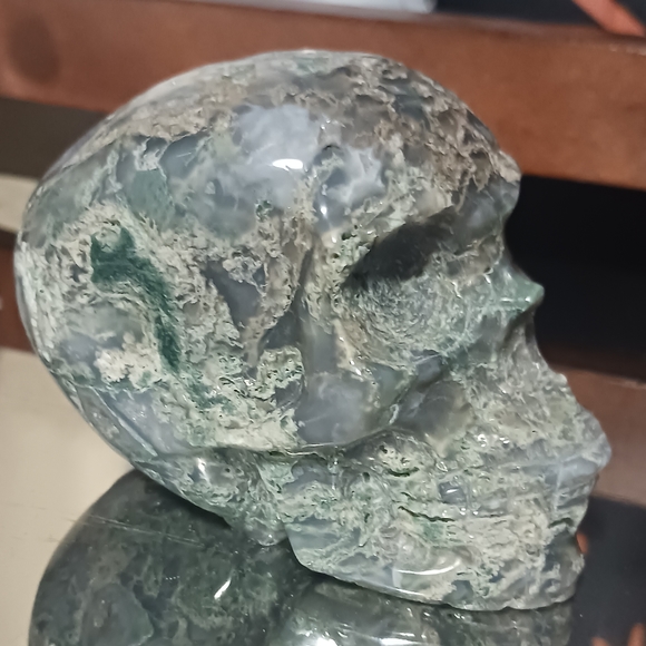 Moss Agate Skull - Picture 2 of 9
